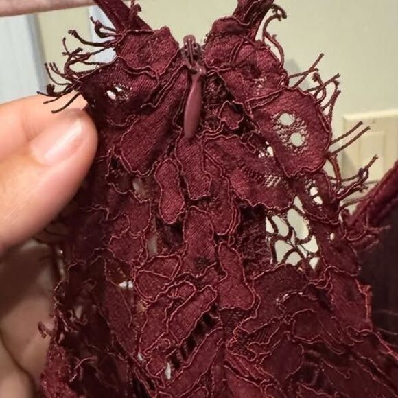 Lulus Perfect Scene Burgundy Lace Peplum Tank Top - Size Large - NWT - Picture 7 of 9